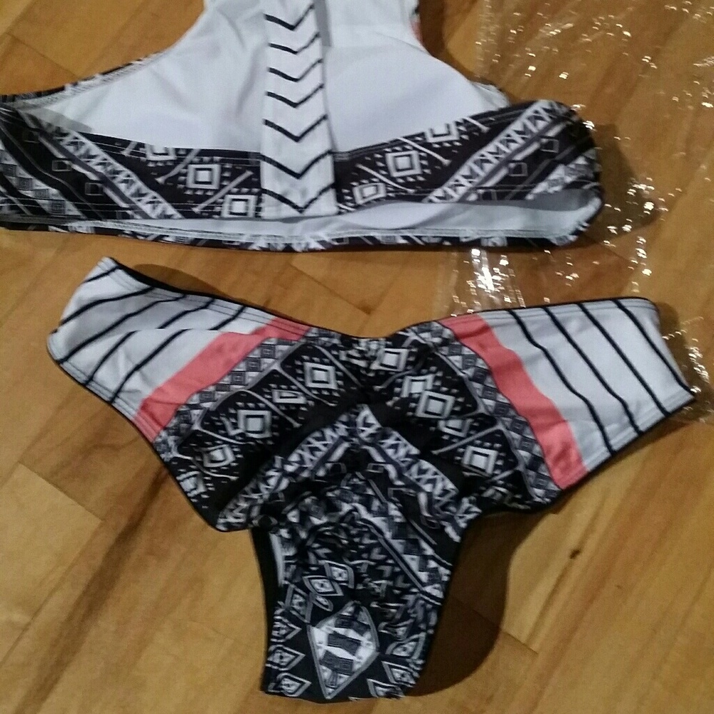{New ๐} Bathing suit - Picture 2 of 2